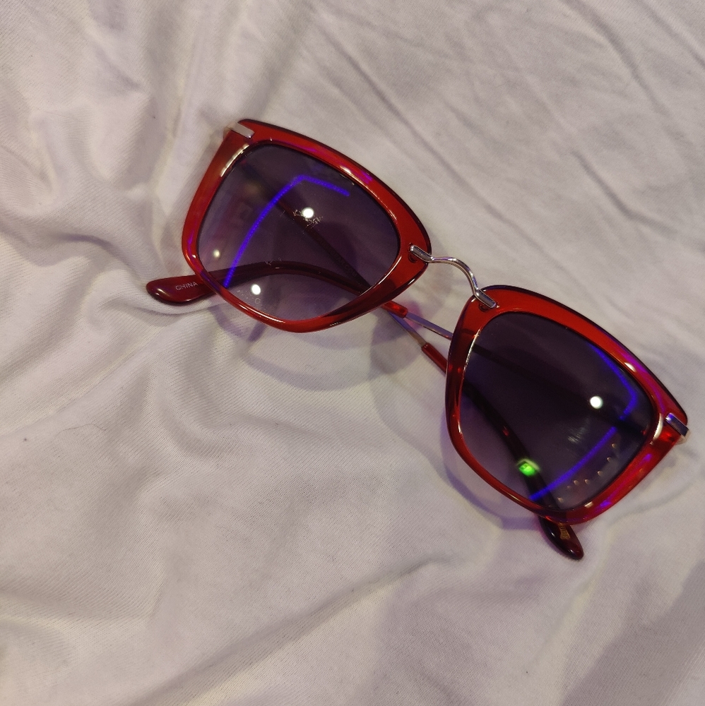 Pugs Red sunglasses